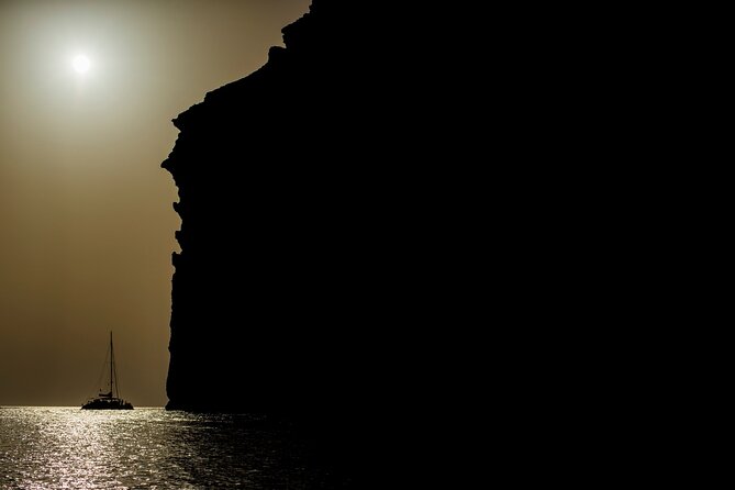 Comfort Max Catamaran Caldera Cruise with BBQ and Drinks - Drinks, music, and that onboard comfort factor