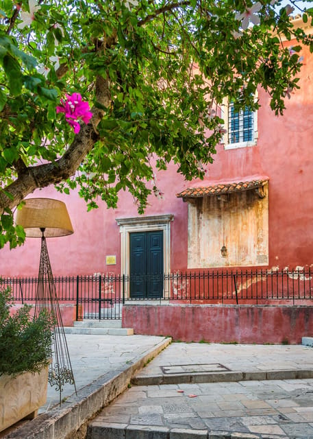 Corfu: Old Town Guided Walking Tour Small Group - How the guide’s style changes the whole experience