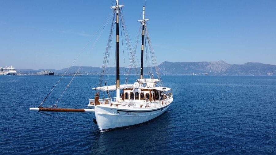 Corfu Town: Full-Day Cruise with Lunch, Drinks & Swim Stops - The Crew and Group Size: Why the Atmosphere Feels Different