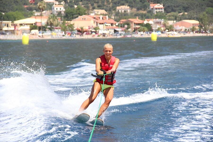 Corfu: Watersports Combo for 2 - SUP rental for 30 minutes: the smart breather after the chaos