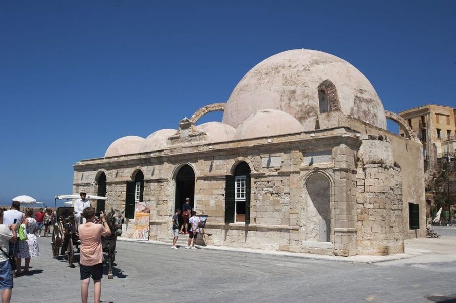 Crete: Chania, Lake Kournas and Rethymno Tour - Pickup, coach time, and how the day really feels