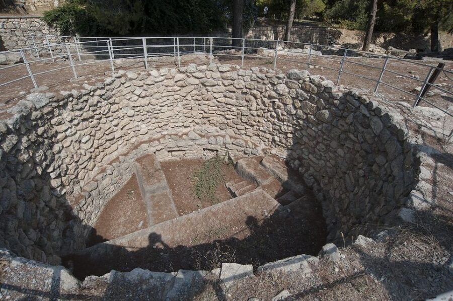 Crete: Knossos Palace and Lassithi Plateau Day Tour - Tzermiado break time: reset, stretch, and grab lunch