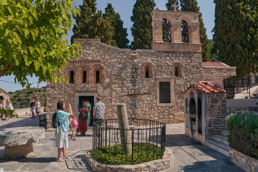 Crete: Knossos Palace and Lassithi Plateau Day Tour - Walking, weather, and what to pack for a comfortable day
