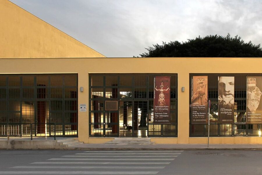 Crete: Knossos Palace and Museum E-Tickets with Audio Guides - Using the audio guide at Knossos without getting lost