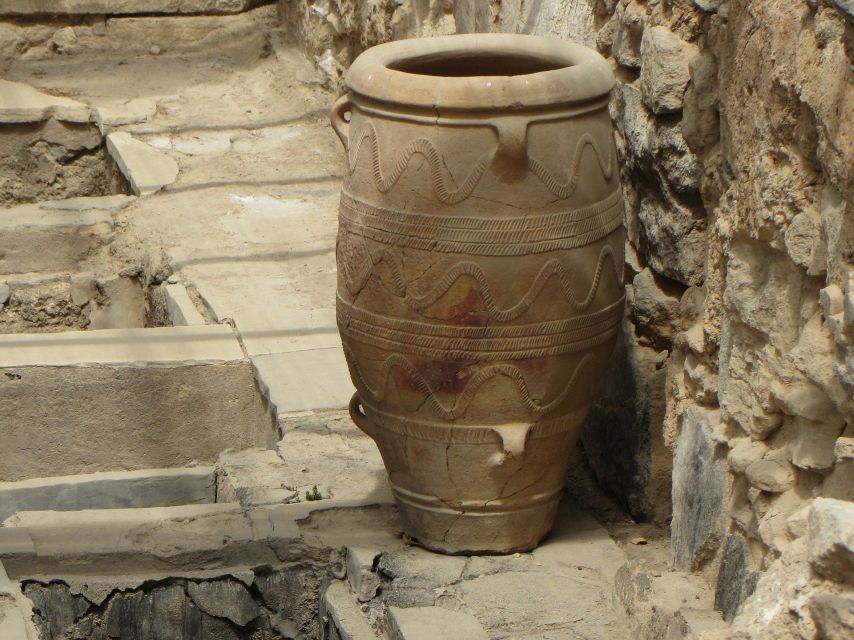 Crete: Knossos Palace & Heraklion Guided Tour - Languages and tour day differences (so you don’t get surprised)