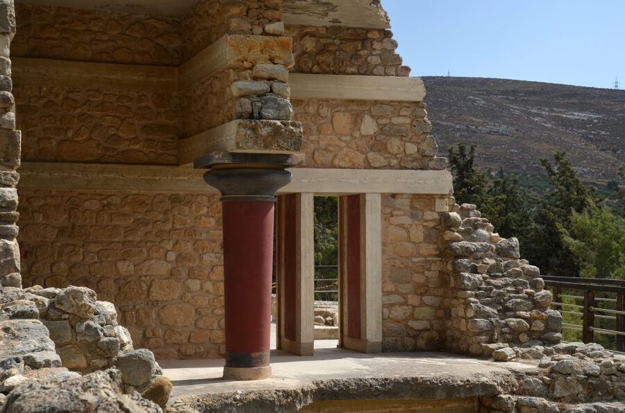 Crete: Knossos Palace & Heraklion Guided Tour - Knossos Palace: how a guide turns stones into a story