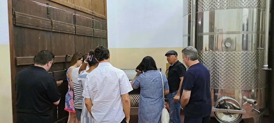 Crete: Knossos Palace, Winery & Olive Oil Tour with Lunch - Knossos First: Timing Matters More Than You Think