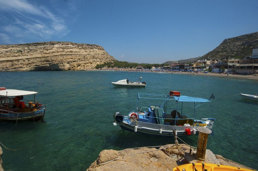 Crete: Matala Beach and Hippie caves, Red beach - Matala Beach: where the water does the talking