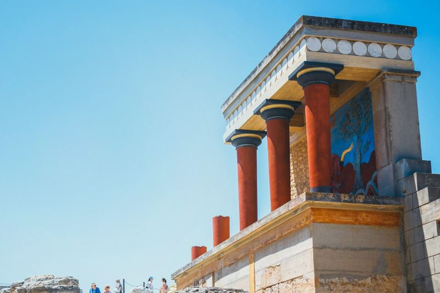 Crete: Palace of Knossos E-Ticket and Audio Guide - South Propylaeum frescoes: where the stories feel human