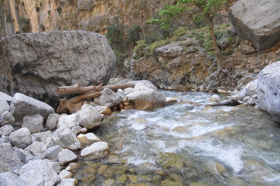 Crete: Samaria Gorge Hiking with transfer and expert Escort - Time, Pace, and What to Pack for a 12-16 Hour Day