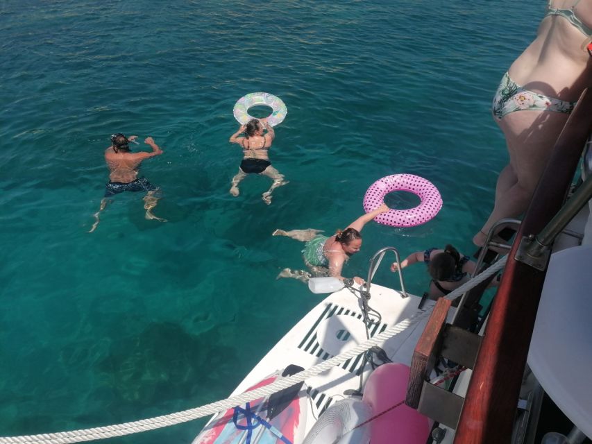 Crete: Snorkeling Boat Trip with Lunch and Transfer - What the crew does well: help when you need it, then space when you do not