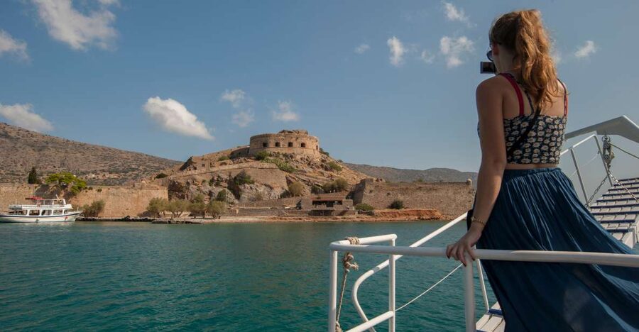 Crete: Spinalonga, Agios Nikolaos and Elounda with BBQ Lunch - Agios Nikolaos and Lake Voulismeni in late afternoon