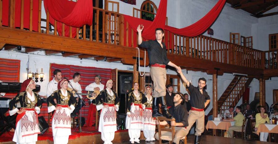 Crete: Traditional Dance Show and Buffet Dinner with Wine - How the Evening Flows, From Music to Meat to Movement