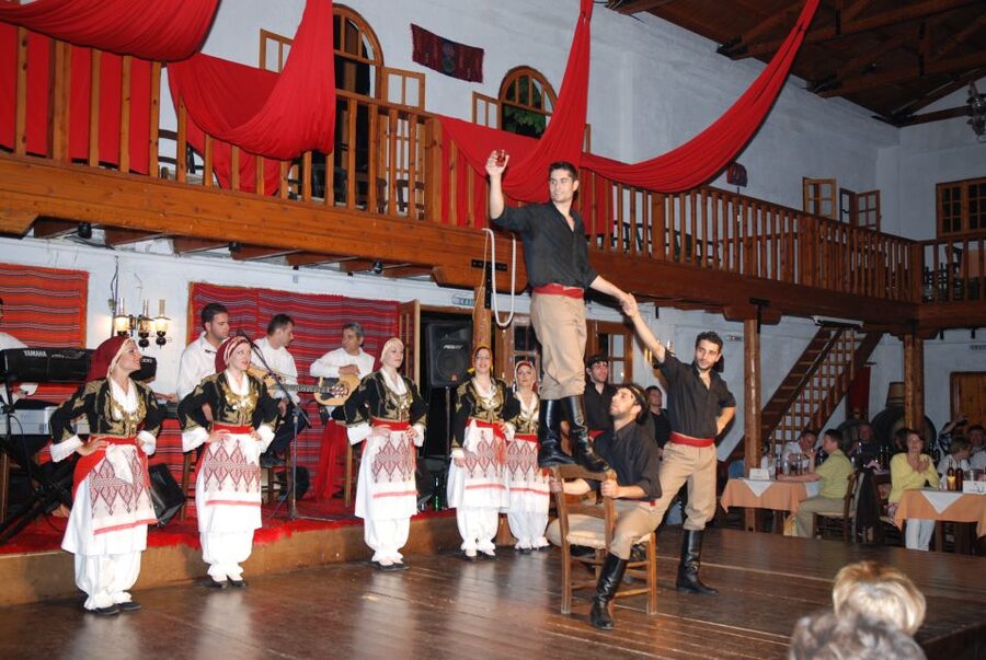 Crete: Traditional Dance Show and Buffet Dinner with Wine - Where This Tour Fits Best (And Where It Does Not)