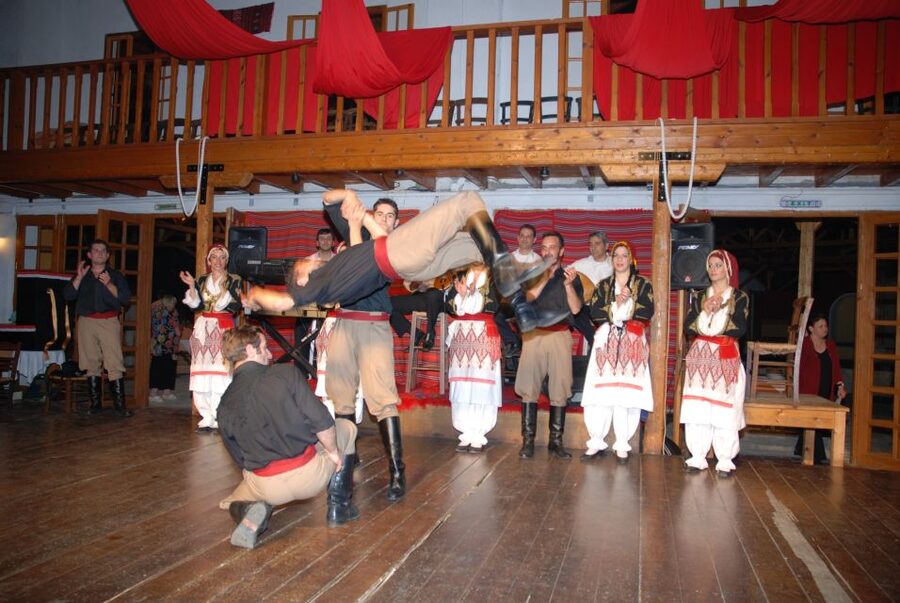 Crete: Traditional Dance Show and Buffet Dinner with Wine - What to Bring and How to Prepare