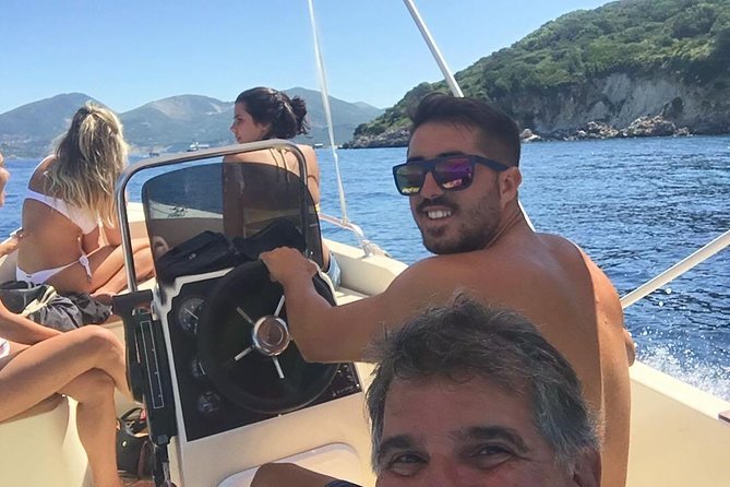 Cruise to turtle's island and caves with a glass bottom boat - Crew Quality: When the Turtle Crew Is on Their Game