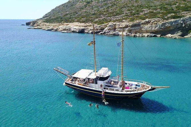 Daily Cruise - Koufonissia & Rina Cave - The crew and group vibe: friendly, social, and helpful