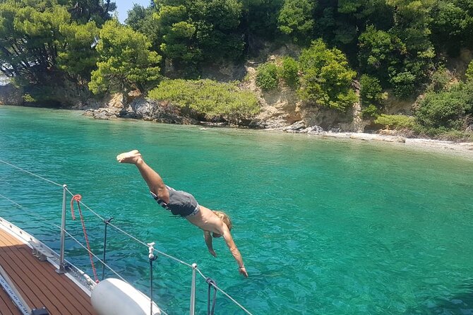 Day sailing Skiathos Skopelos with lunch on Rainbow yacht - Skopelos coast to your lunch beach: the moment the day slows down
