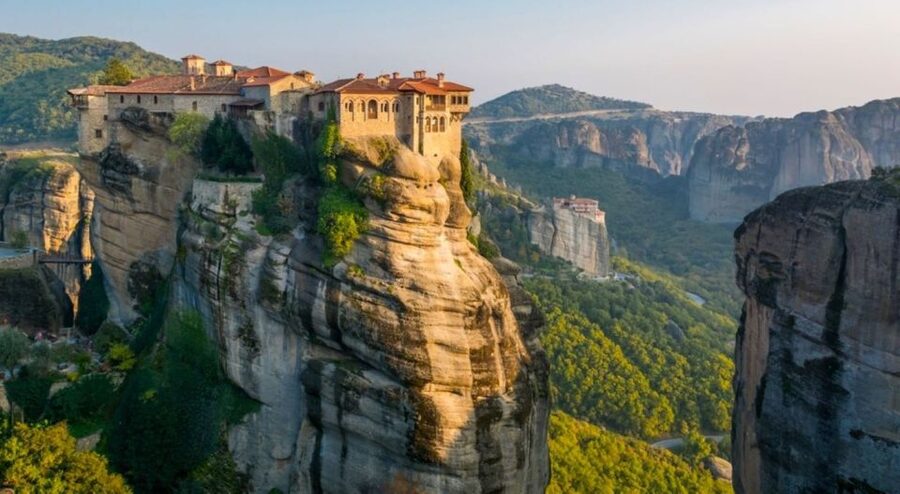 Delphi and Meteora: 2-Day Bus Tour from Athens - Kalambaka Overnight at Hotel Amalia: Dinner, Breakfast, and Staying Put
