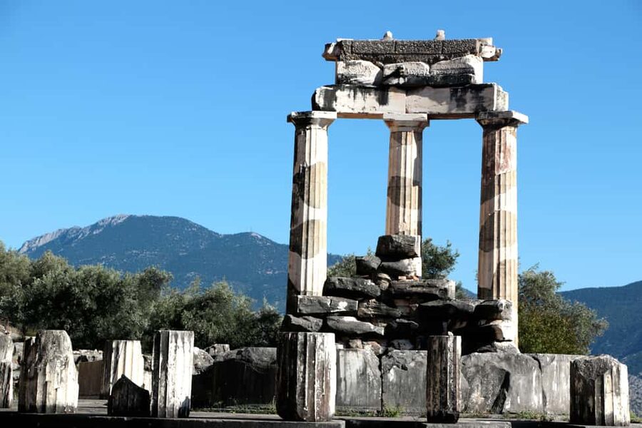 Delphi: Audiovisual self-guided tour with 3D models - Walking Apollo’s world with 360 views that make ruins readable