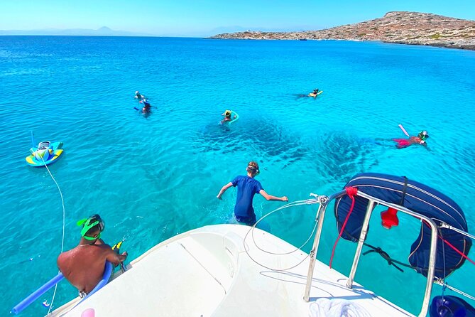 Dia Island Catamaran – Premium Lunch, Open Bar, Small Group - Onboard Comfort That Actually Helps: Wi-Fi, Restrooms, and Shade