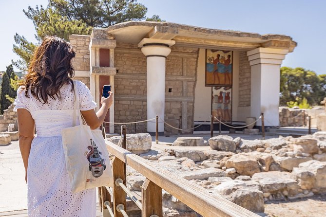 E-Ticket & Audio Tour for Knossos Palace: Unlock Minoan Majesty - North lustral area, purification before you enter