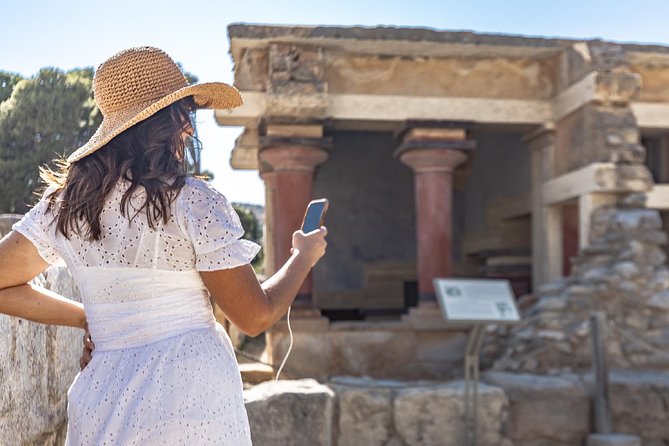 E-Ticket & Audio Tour for Knossos Palace: Unlock Minoan Majesty - Entering Knossos, choosing your timing, and handling the walking