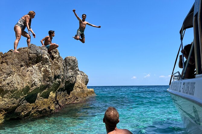 East Pelion Mini Boat Tour - Captains make the difference: Alex and Dimitri’s kind of hosting