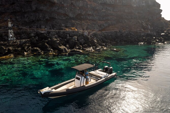 Exclusive cruise experience in Santorini - Volcano islands and the hot springs choice