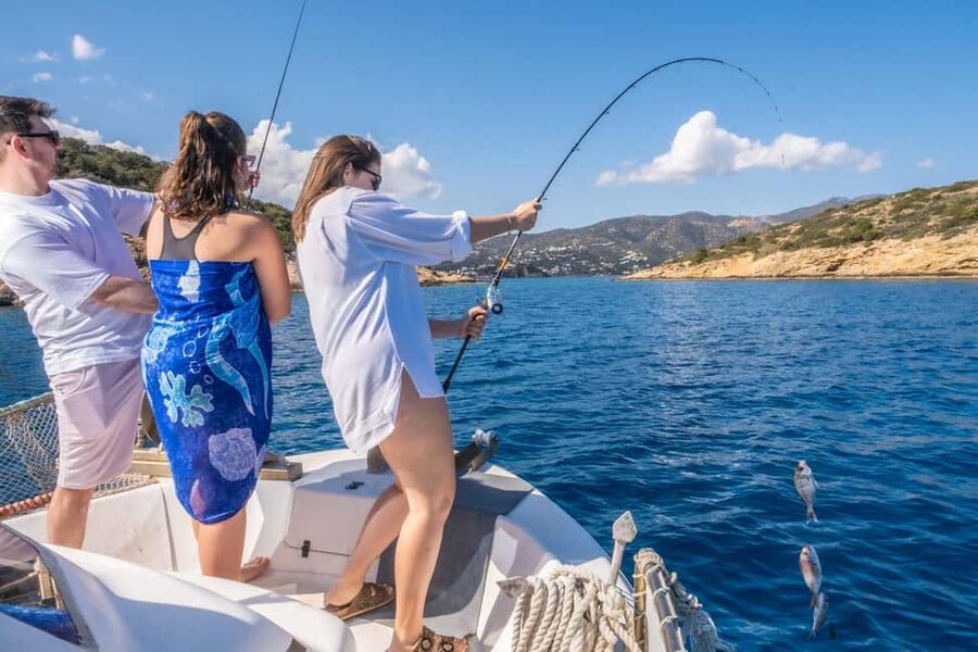 Fishing Trips Agios Nikolaos - The captain and the family-run feel: comfort for beginners