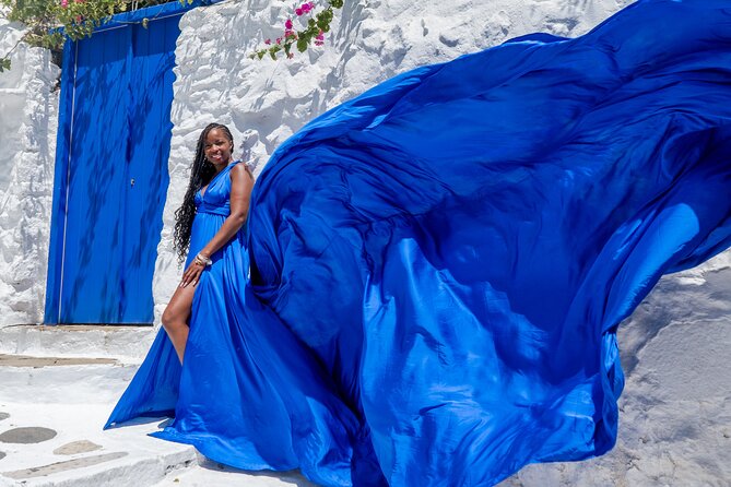 Flying Dress Mykonos Photoshoot - Posing help: how the photographer keeps you from feeling awkward