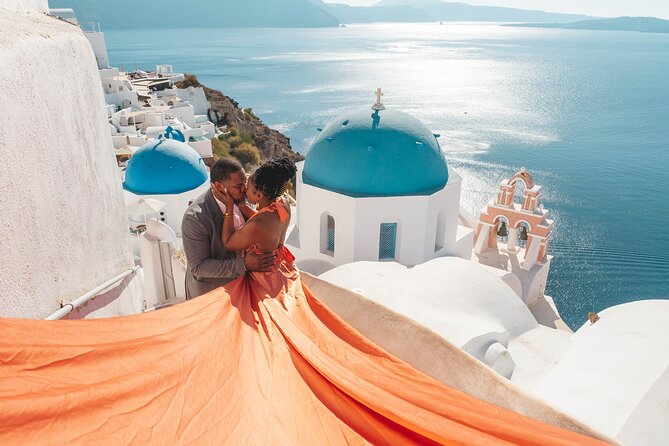 Flying Dress Santorini Photoshoot - The one-hour flow: how the team keeps you moving