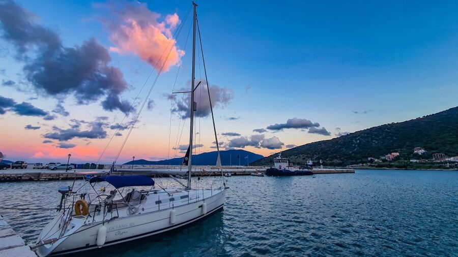 From Agia Efimia: All Inclusive Sailing Day Trip to Ithaca - The middle of the day: lunch at a pier stop (and why it matters)