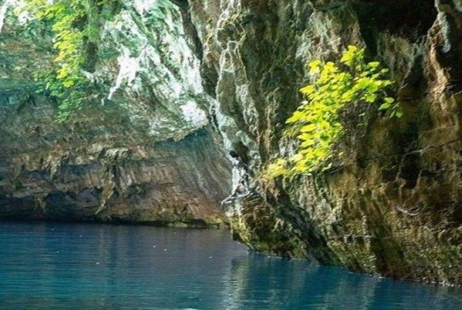 From Argostoli: Melissani Lake & Drogarati Caves Tour - The guide factor: why names like Catherine, Katrina, Sandra, and Maria come up