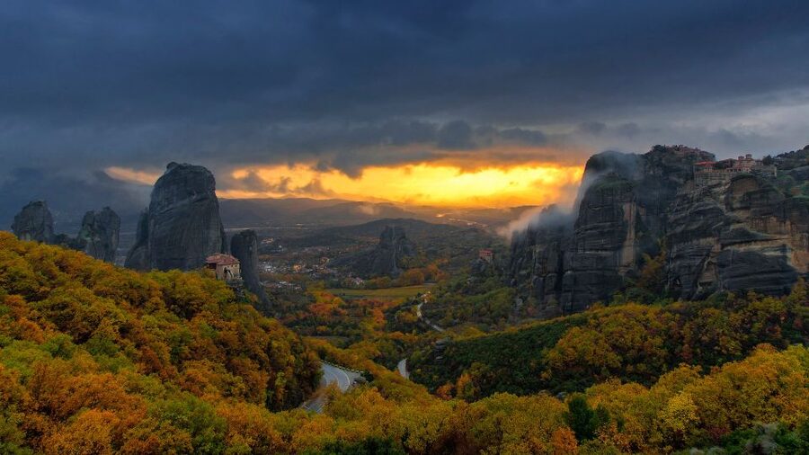 From Athens: 3 Days in Meteora & Delphi with Tours & Hotel - Day 2 in Meteora: choose your rhythm, bus or hike