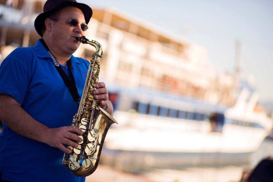 From Athens: Day Cruise to Hydra, Poros & Aegina with Lunch - Poros in 50 Minutes: Neoclassical Charm and a Museum Detour