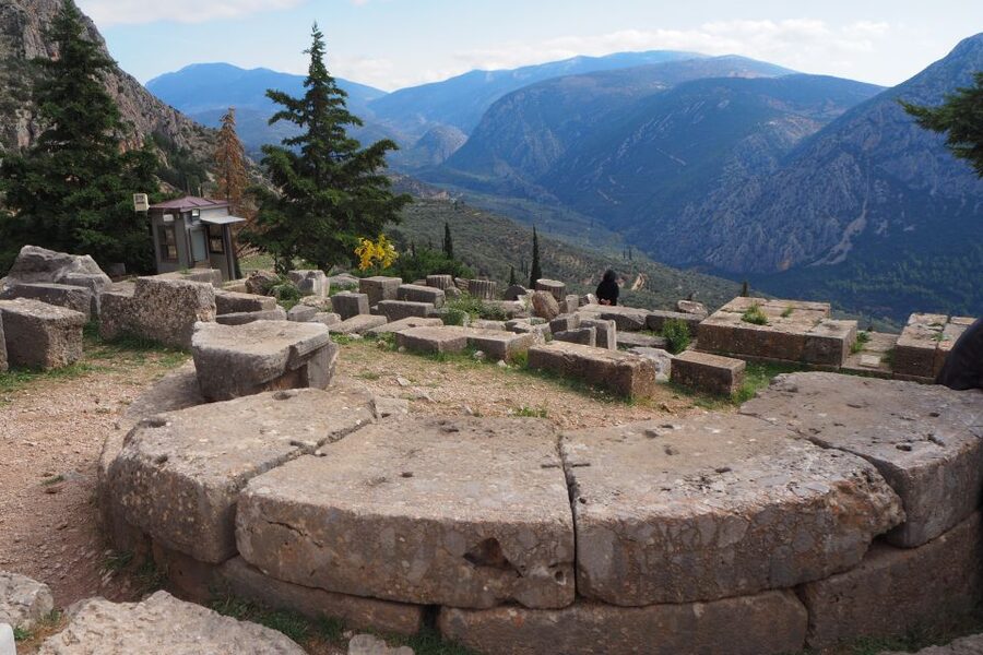 From Athens: Day Tour to Delphi - Lunch in Modern Delphi and a Quick Stop in Arachova