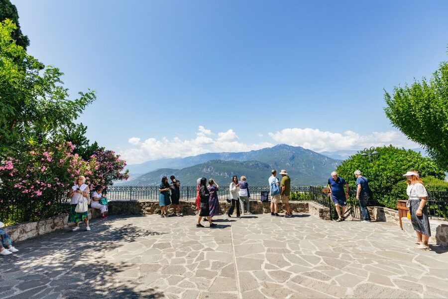 From Athens: Delphi and Meteora 2-Day Guided Tour - Thermopylae stop on the way back: quick Leonidas moment