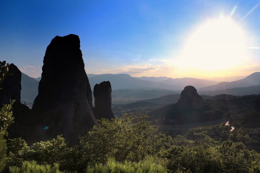 From Athens: Delphi and Meteora 2-Day Tour with Hotel - Key things that make this tour work