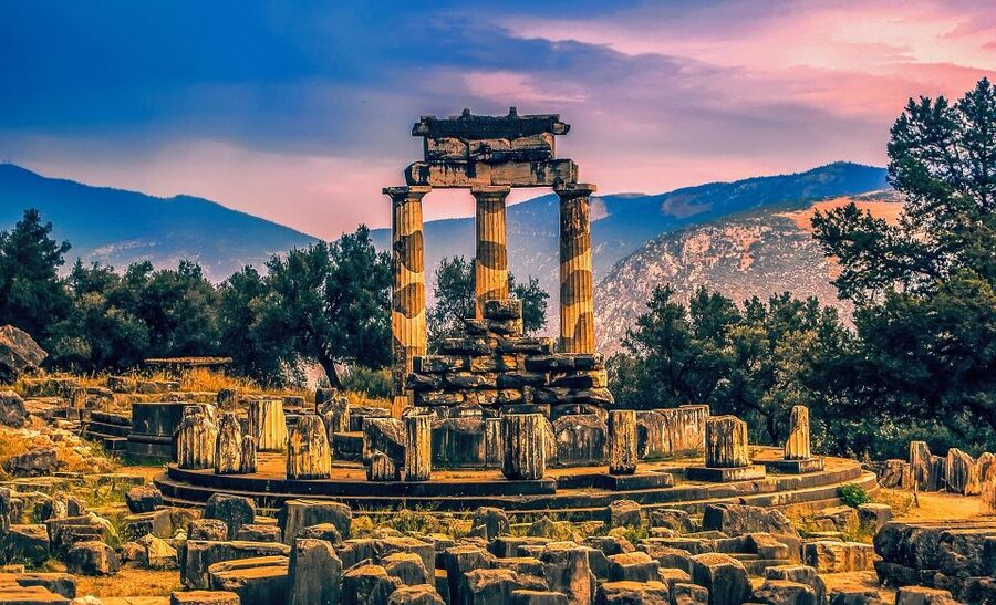 From Athens: Delphi and Meteora 2-Day Tour with Hotel - Guides and group energy: what makes the experience feel smooth
