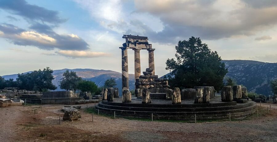 From Athens: Delphi Full Day V.R. Audio Guided Tour - Who This Tour Fits Best, and Who Should Skip It