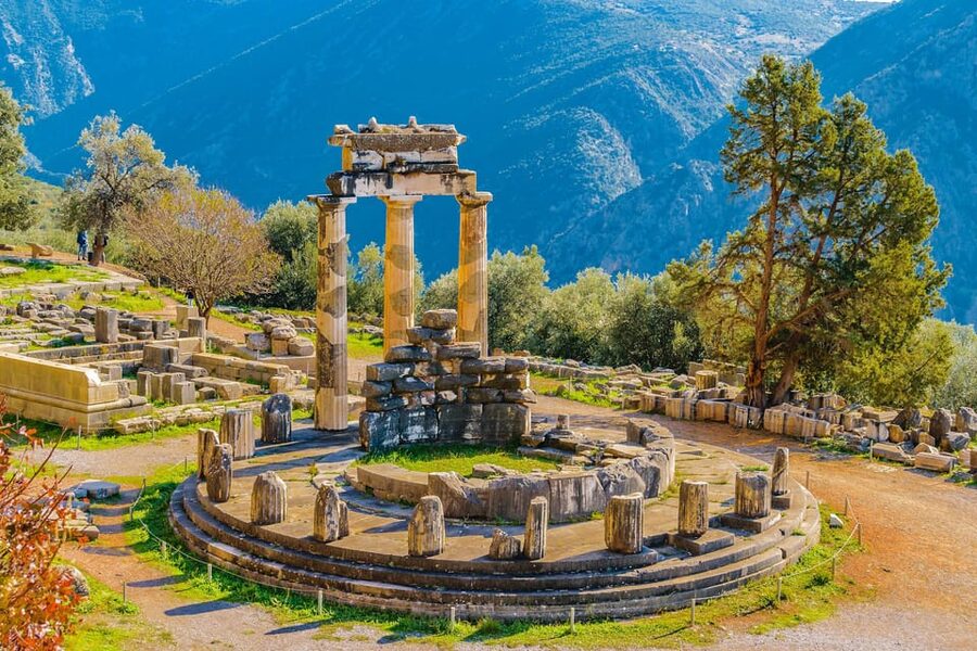 From Athens: Private Delphi and Thermopylae Guided Day Trip - The long Athens drive, handled the right way