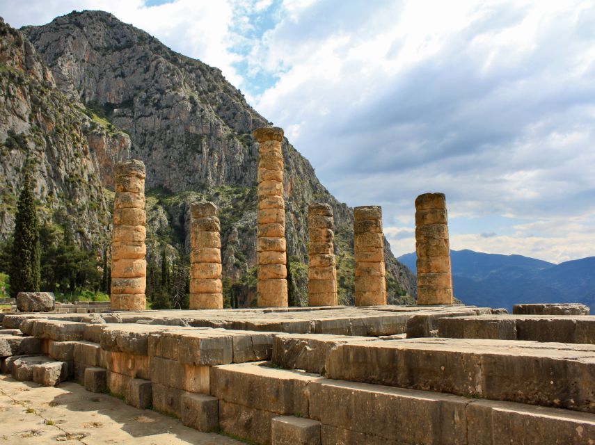 From Athens: Private Delphi and Thermopylae Guided Day Trip - Lunch at To Patriko Mas, where the views do part of the work