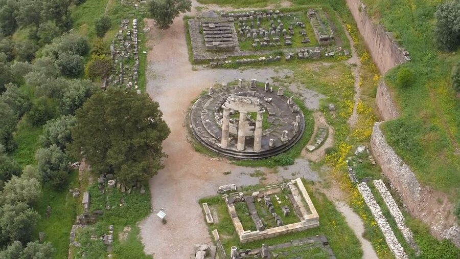 From Athens: Private Delphi and Thermopylae Guided Day Trip - Who this tour suits best, and who should reconsider