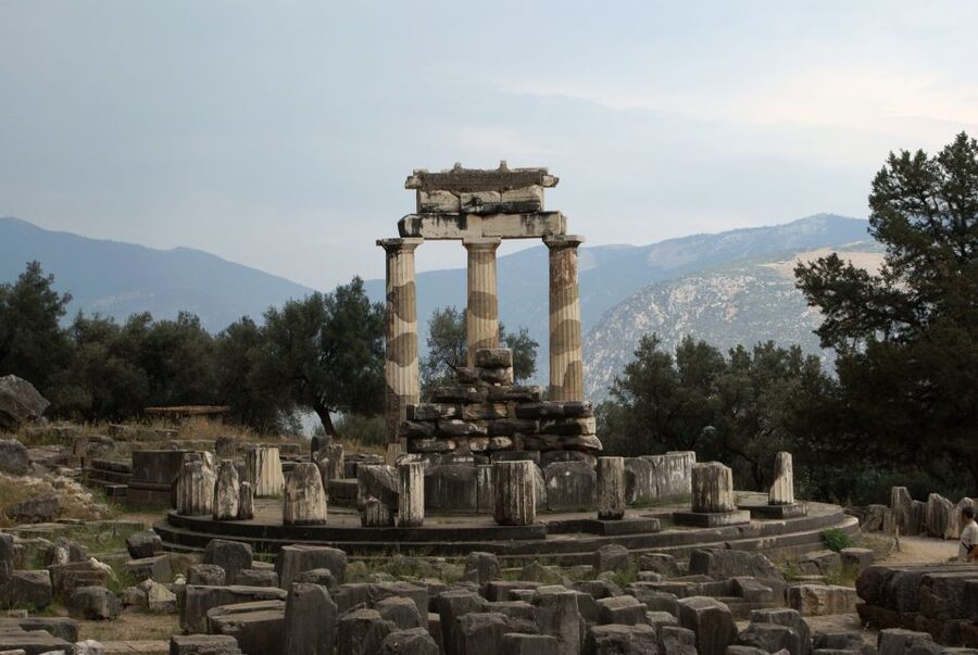 From Athens: Private Delphi and Thermopylae Guided Day Trip - Thermopylae: beyond the postcard, you get the battle’s geography