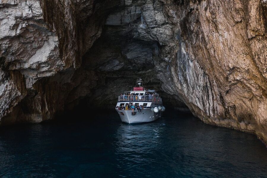 From Benitses/Lefkimmi: Paxos, Antipaxos & Caves Day Cruise - Onboard Setup: Guides, Audio, Wi-Fi, and the Bar Reality