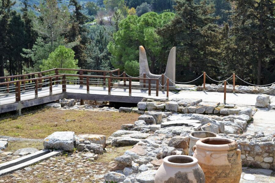 From Chania: Full-Day Heraklion Highlights Guided Tour - Knossos Palace: the myth meets the bricks