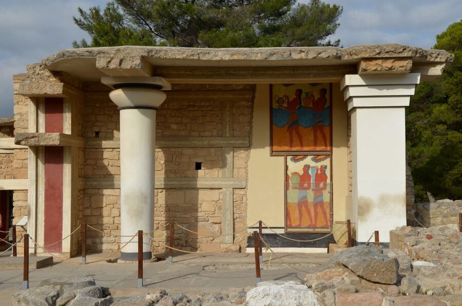 From Chania: Knossos Palace and Heraklion Full-Day Tour - Exploring Heraklion Center: Free Time That Lets You Breathe