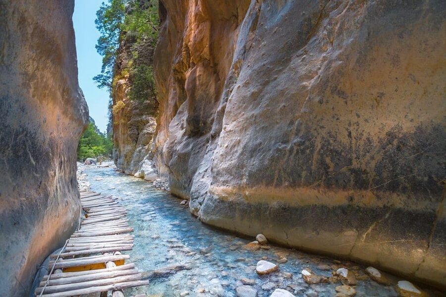 From Chania: Samaria Gorge with Professional Hiking Guide - Why a guided Samaria Gorge day from Chania makes sense