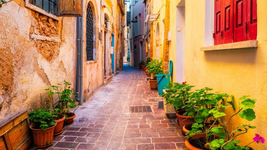 From Heraklion: Chania Town, Kournas Lake, and Rethymno Tour - Guides, Air-Conditioned Coaches, and the Pace You Feel in Your Legs